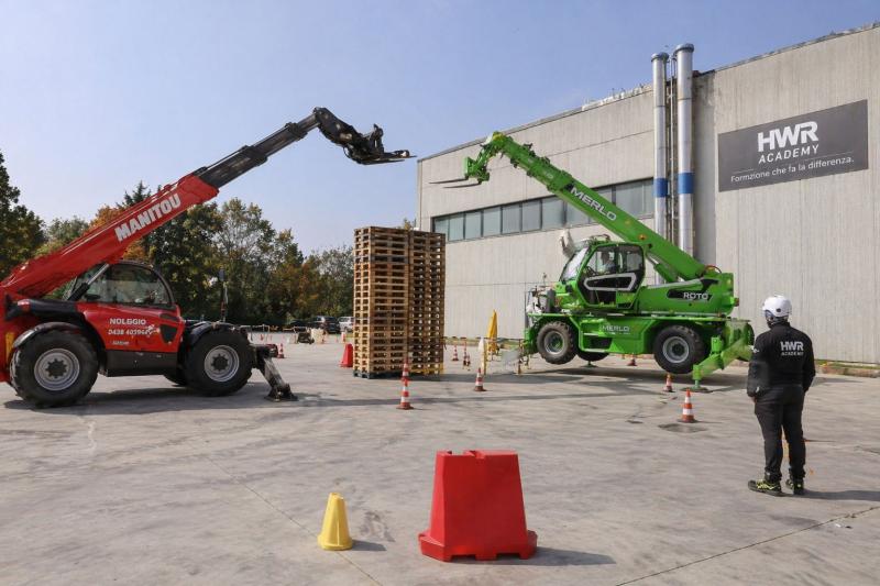 Carrelli elevatori telescopici, rotativi etc.